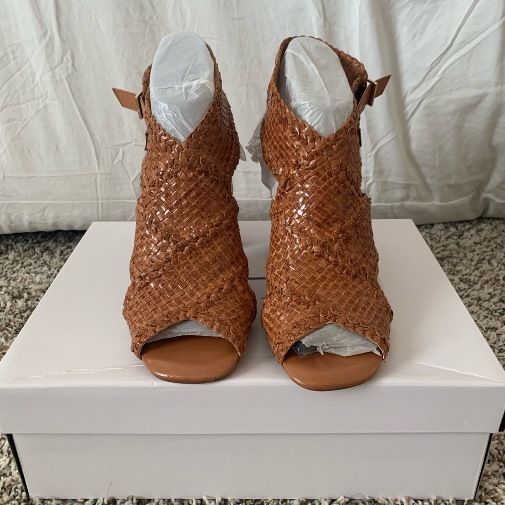 Halston heels 7